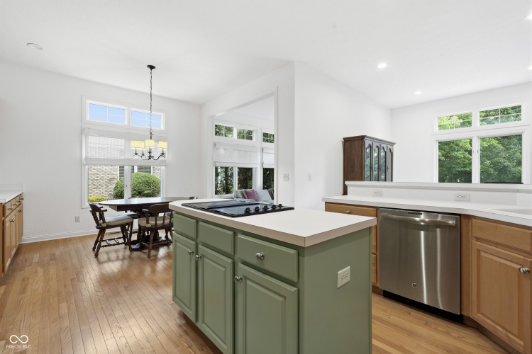 Listing Image 19