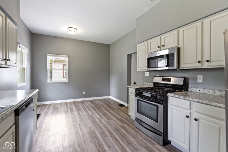 Listing Image 13