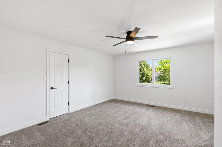 Listing Image 57