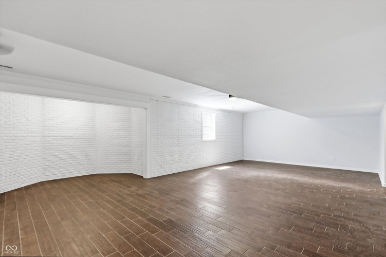 Listing Image 70