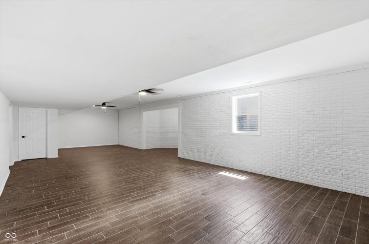Listing Image 73