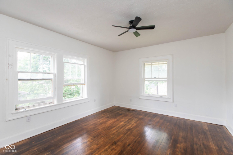 Listing Image 16