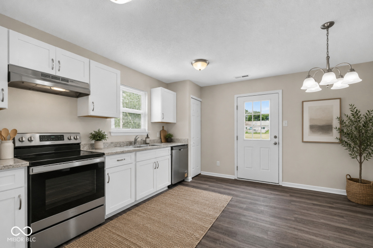 Listing Image 5