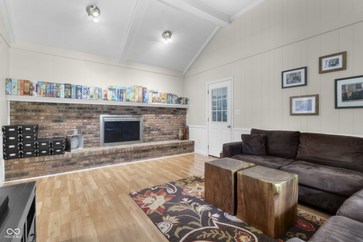 Listing Image 17