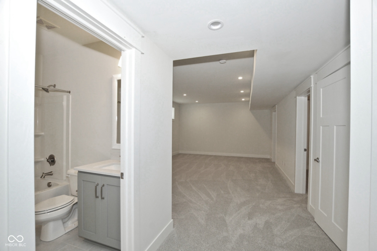 Listing Image 59