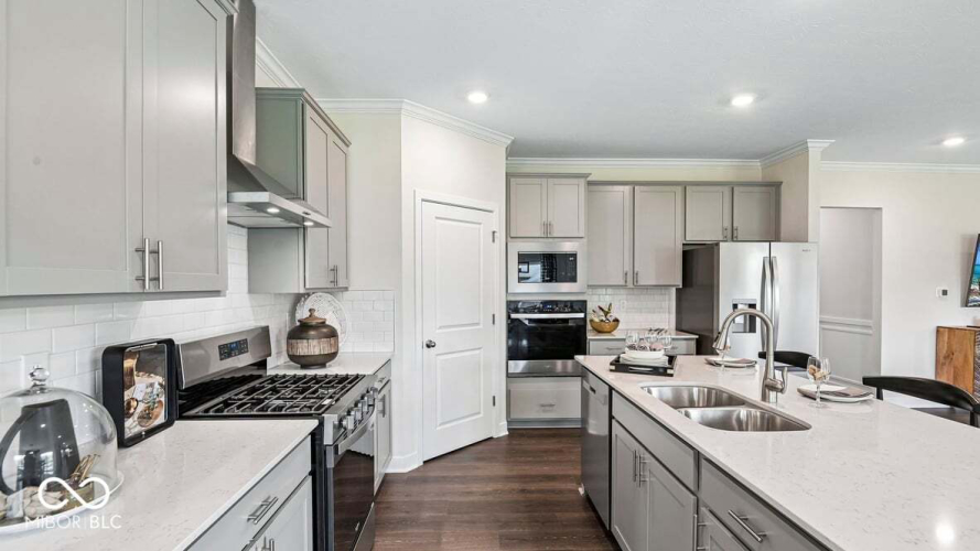 Listing Image 12