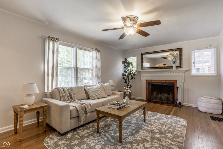 Listing Image 10