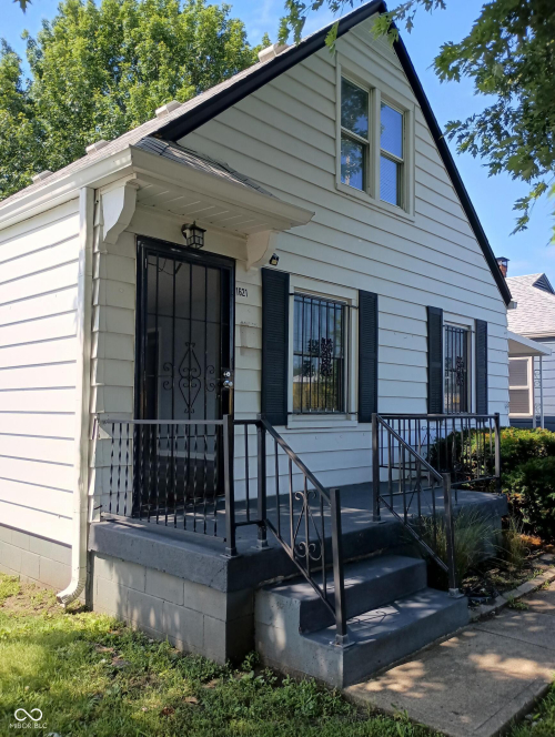 Listing Image 4