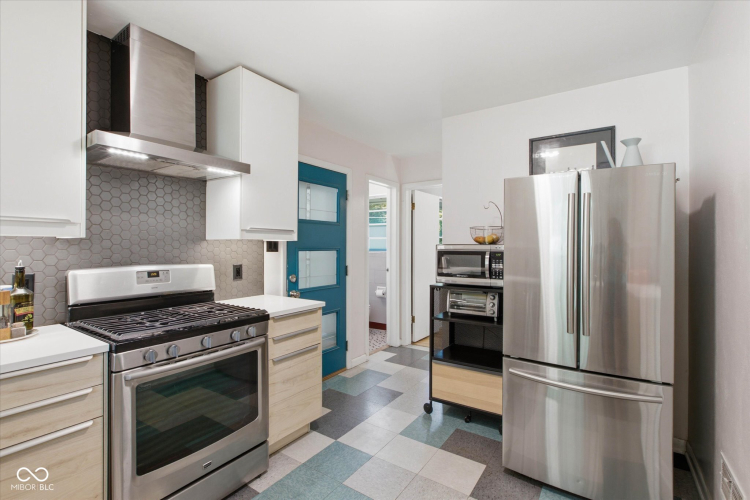 Listing Image 11