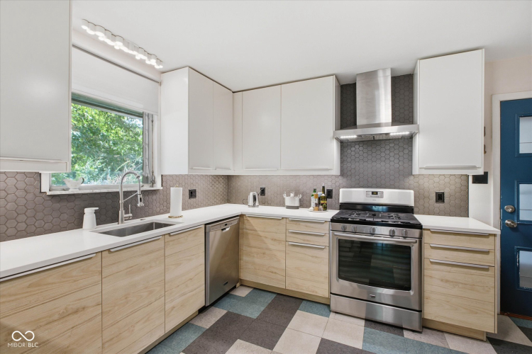 Listing Image 10
