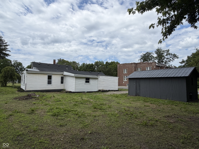Listing Image 4