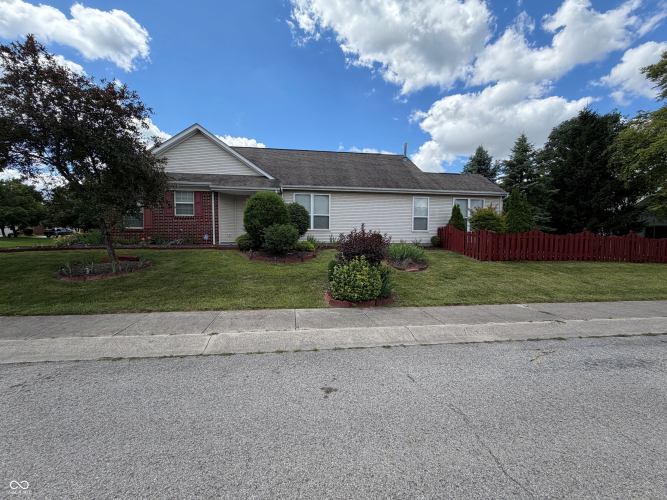 Listing Image 4