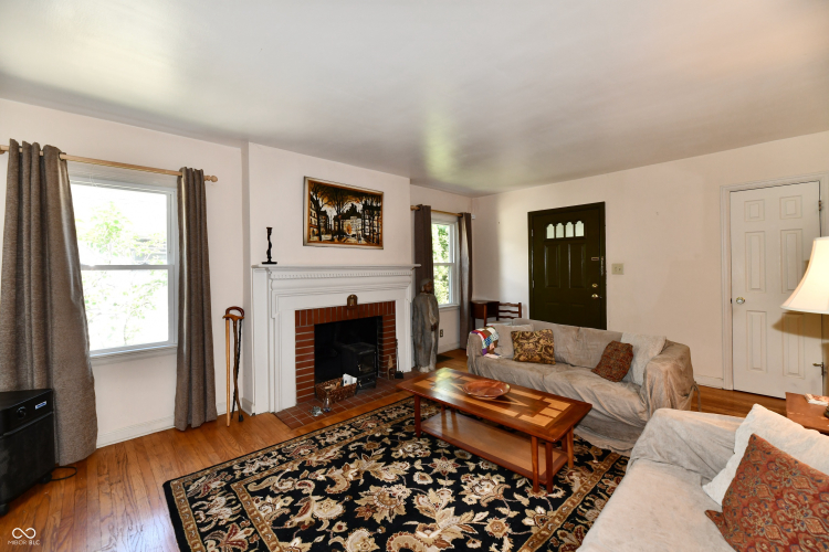 Listing Image 4