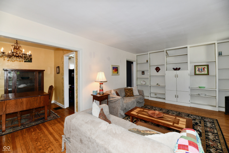 Listing Image 5