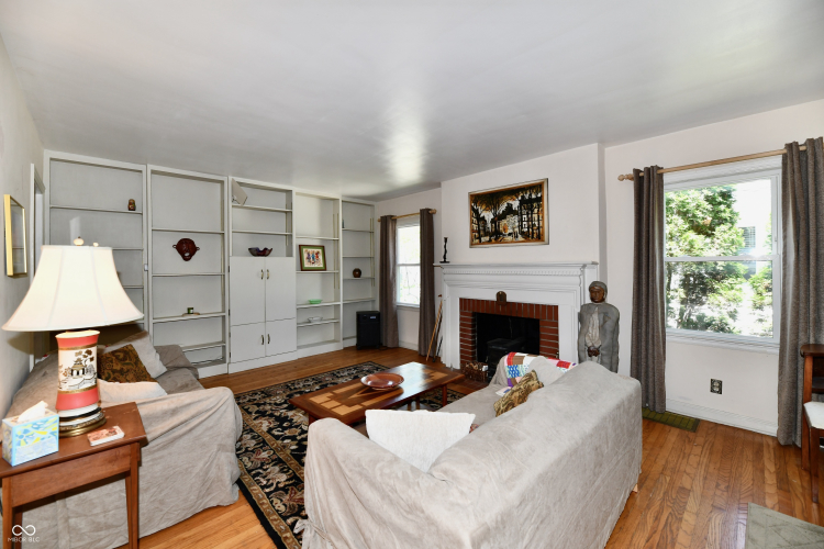Listing Image 6