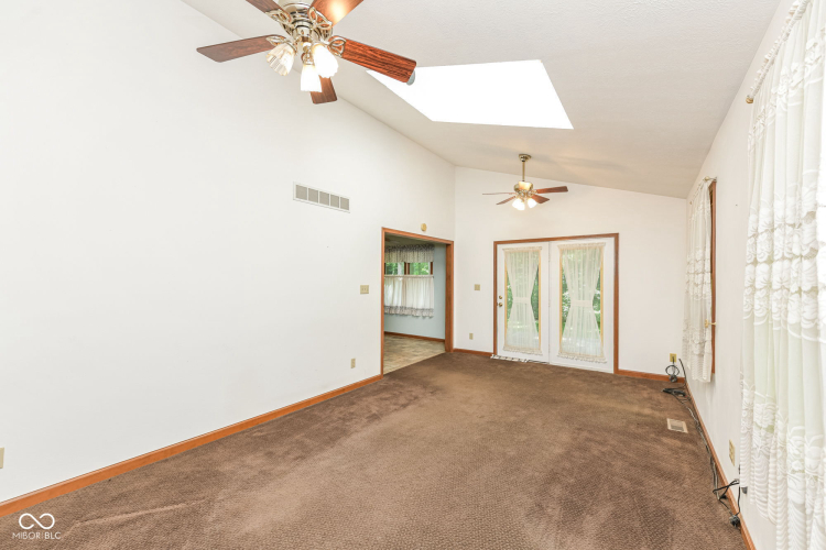 Listing Image 17