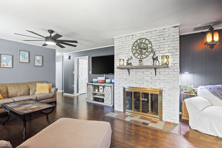 Listing Image 5