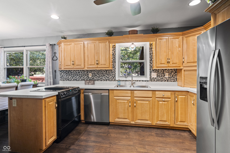 Listing Image 10