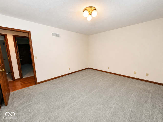 Listing Image 30