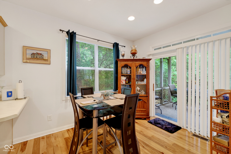Listing Image 5