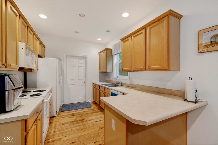 Listing Image 6