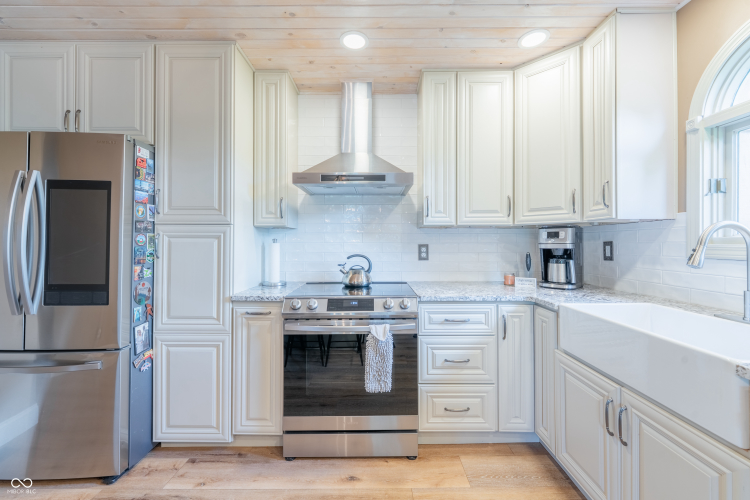 Listing Image 12