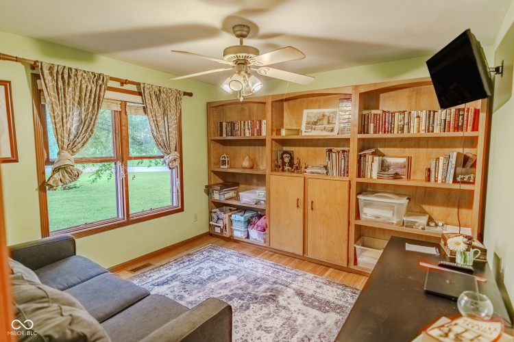 Listing Image 10
