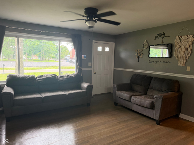 Listing Image 6