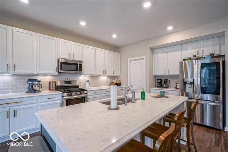 Listing Image 11