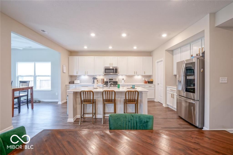 Listing Image 10