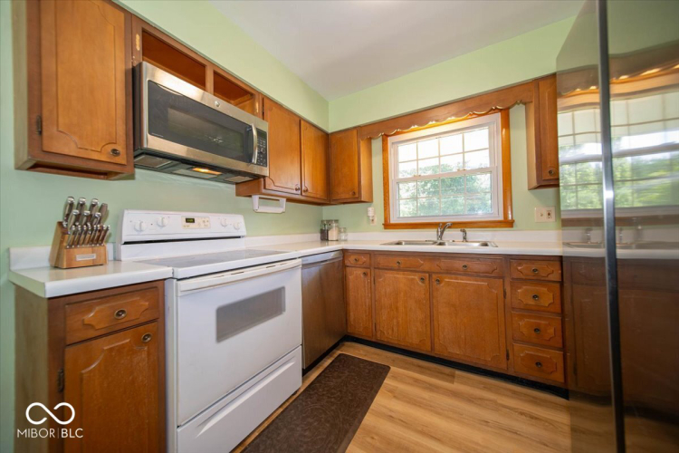 Listing Image 9