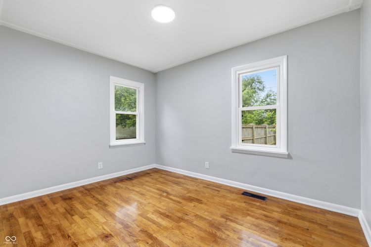 Listing Image 16