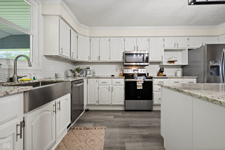 Listing Image 14