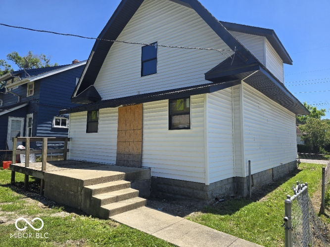 Listing Image 4