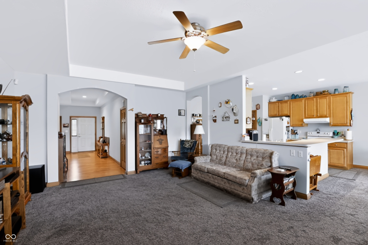 Listing Image 8