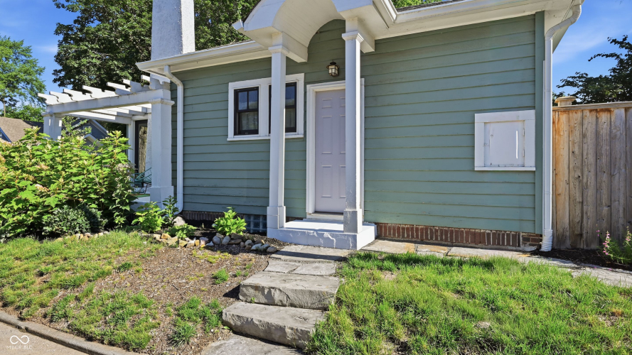 Listing Image 4