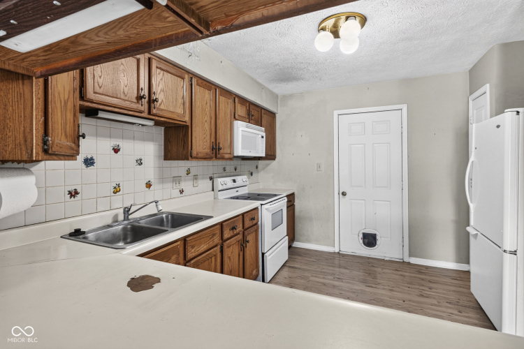Listing Image 14