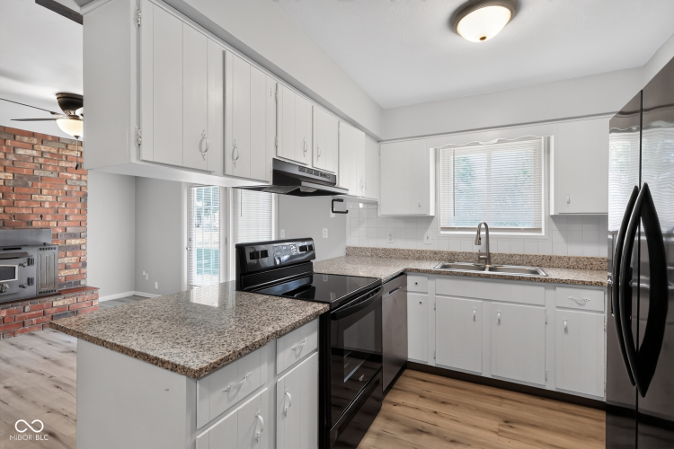 Listing Image 5