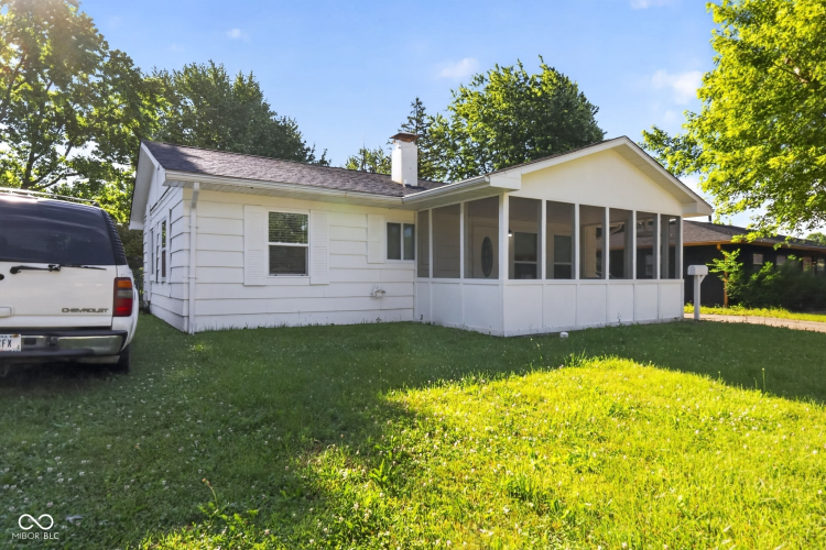 Listing Image 4