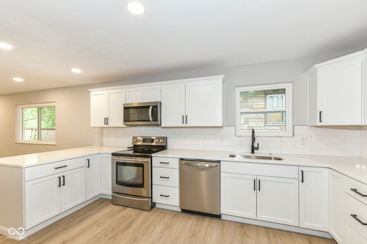 Listing Image 9