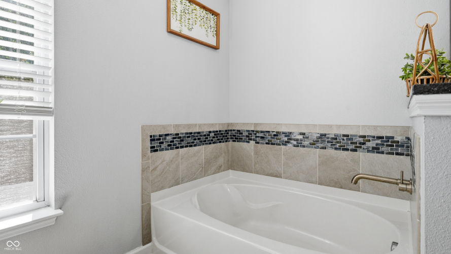 Listing Image 24