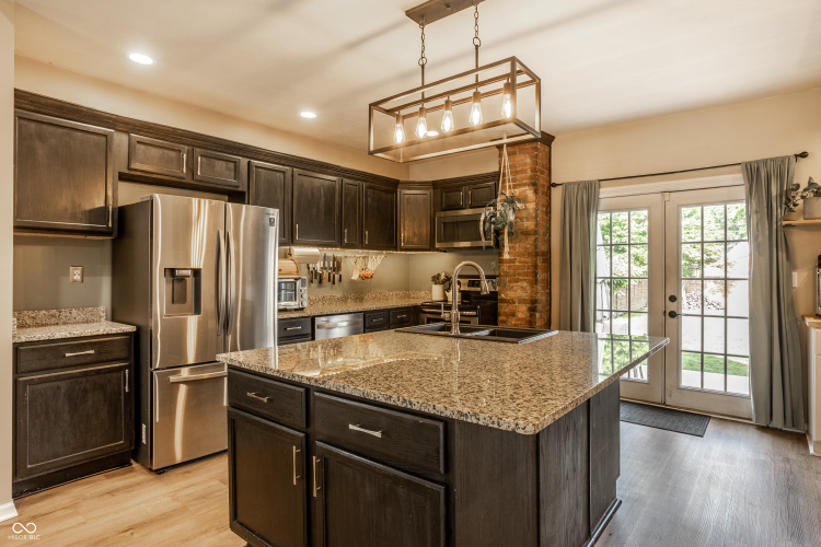 Listing Image 10