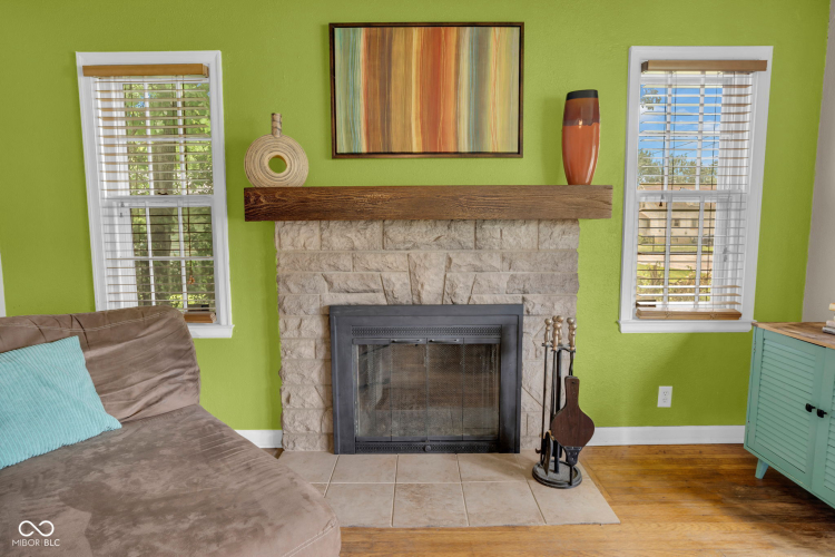 Listing Image 6