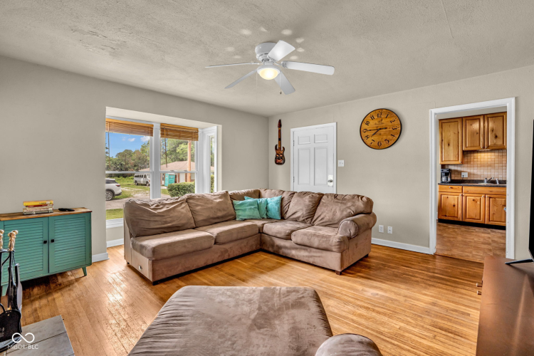 Listing Image 7