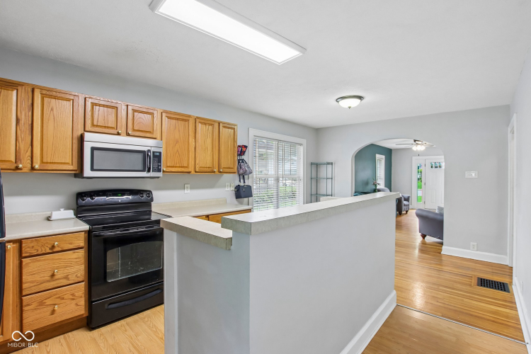 Listing Image 12