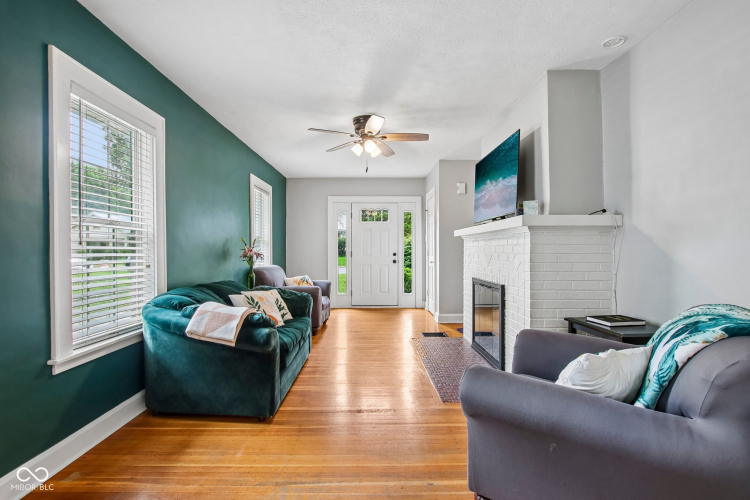 Listing Image 3