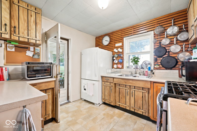 Listing Image 14