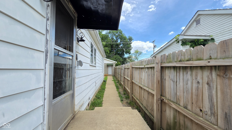 Listing Image 15