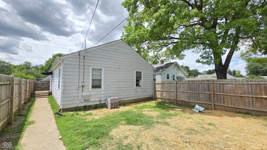 Listing Image 17