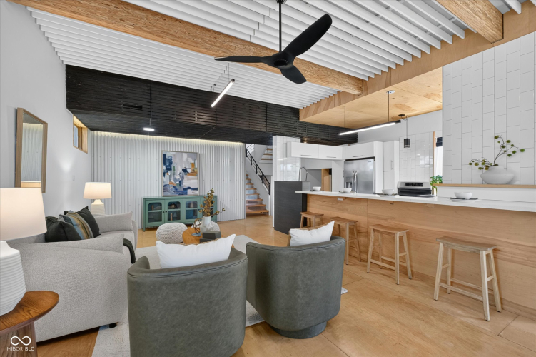 Listing Image 12